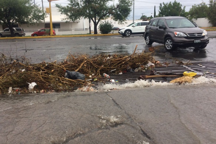 Lluvias tapan 4 drenes en Victoria