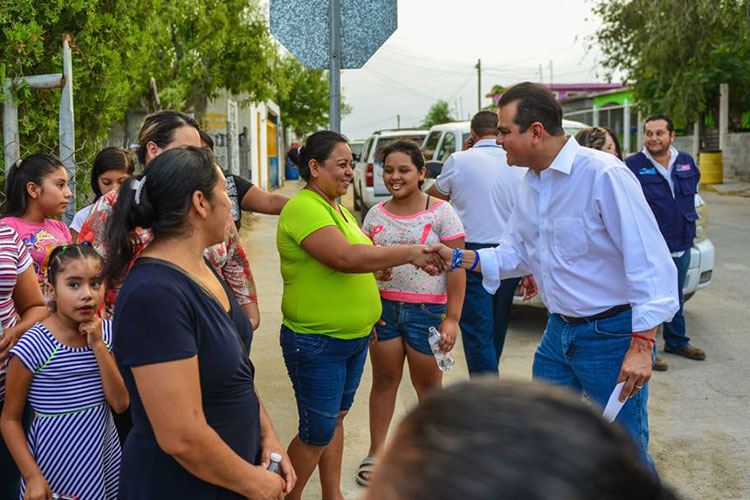 Entrega Rivas nuevas vialidades a residentes de la Francisco Villa
