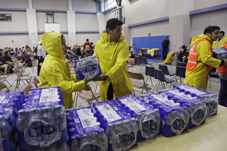 El huracán Harvey pierde intensidad tras tocar tierra en Texas