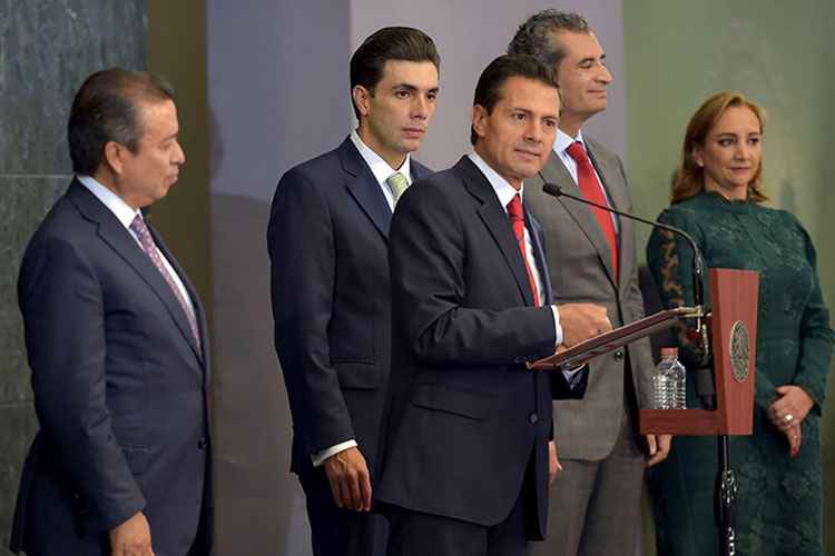 Peña Nieto se reúne con diputados del PRI y PVEM