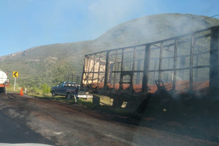 Reabren carretera a la altura de Palmillas