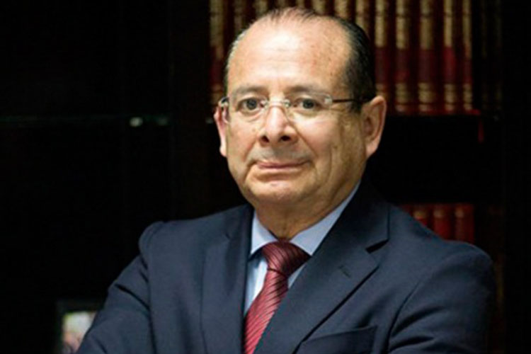 Acribillan al rector de Universidad Angelópolis