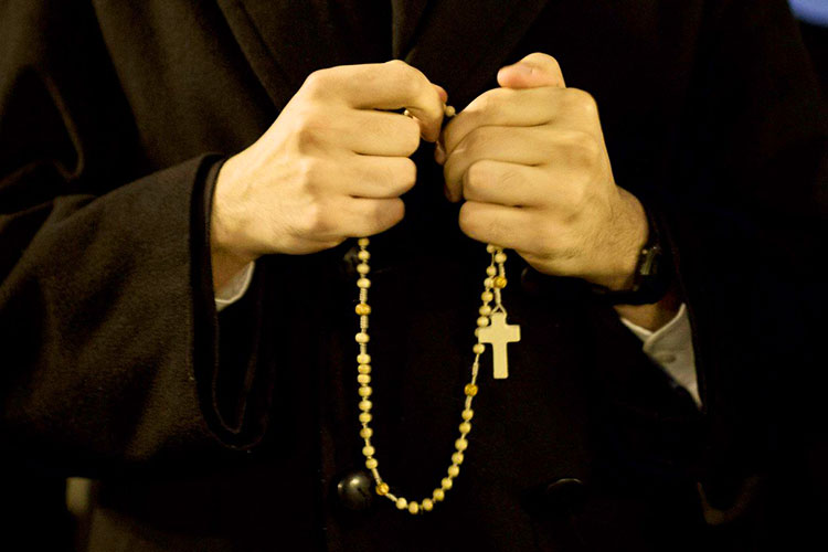 Va SEGOB por iglesias “chafa”