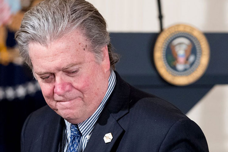 Confirman salida de Bannon de la Casa Blanca