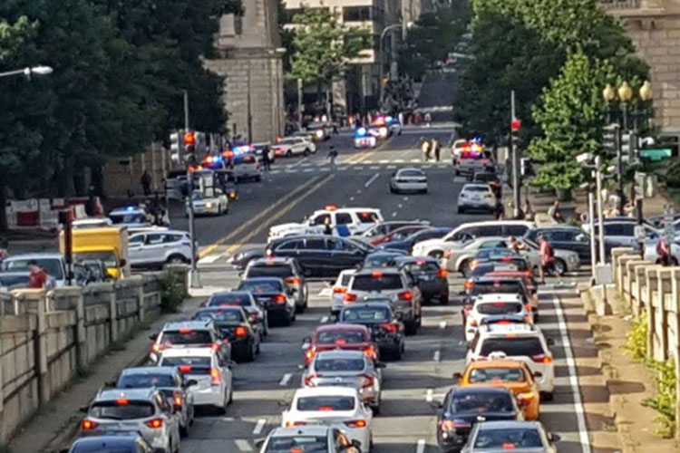 Reportan disparos en edificio público en Washington