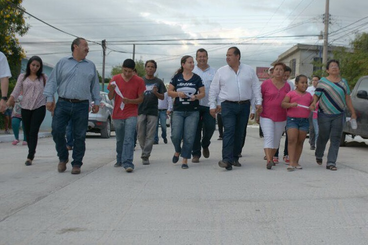 Inauguran pavimentaciones con concreto en la Capital