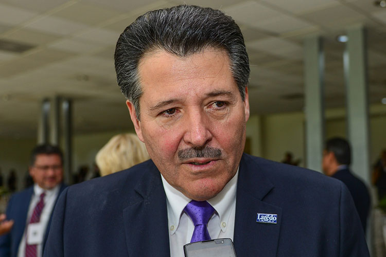 Respalda mayor de Laredo informe de Enrique Rivas