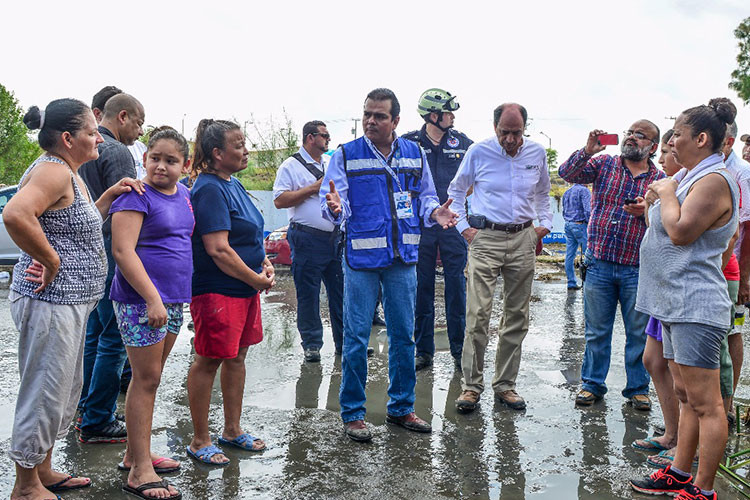 Atiende alcalde a los afectados por las lluvias de la colonia Fovissste
