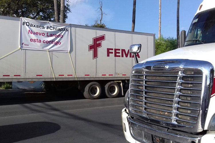 Sale tráiler con ayuda para los hermanos de Oaxaca y Chiapas