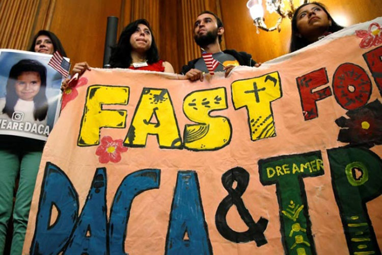 Treinta ‘dreamers’ declaran huelga de hambre ante Congreso de EU