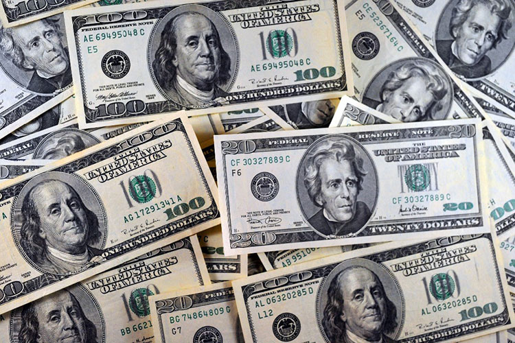 Dólar cotiza en $17.65 en AICM