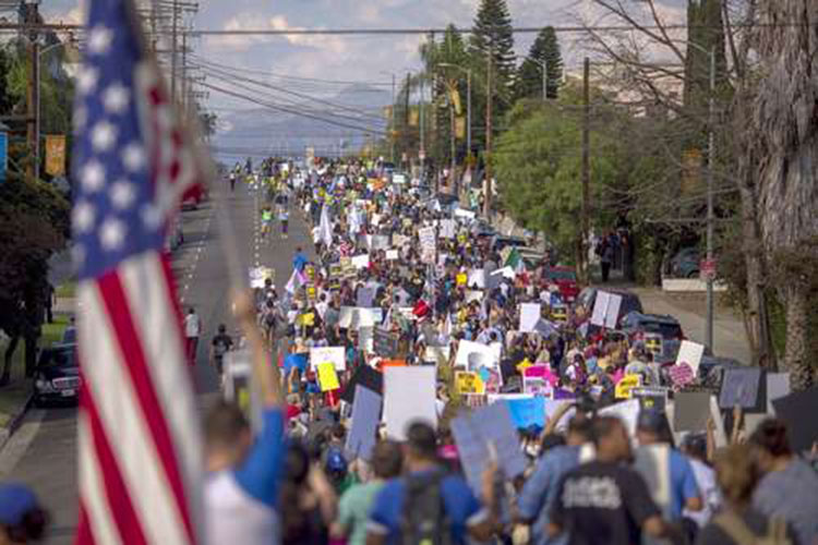 Quitar el DACA “nos regresa a  las sombras”, dicen dreamers