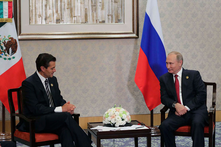 EPN ofrece a Putin invertir en el sector energético nacional