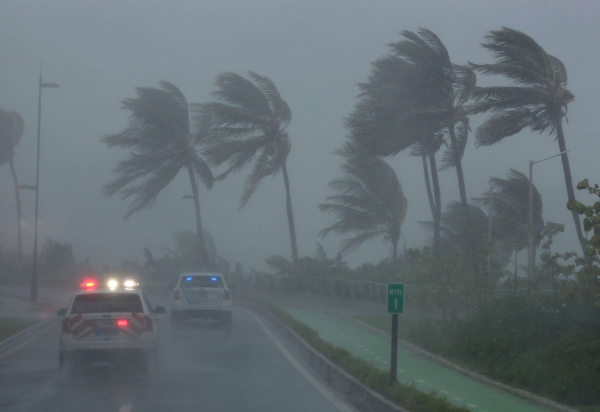 Ordenan evacuación de 70 mil personas en Florida por avance de ‘Irma’