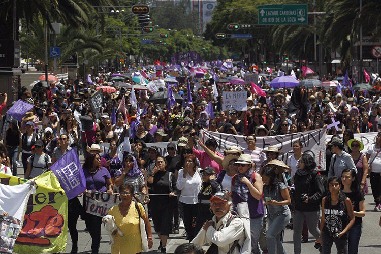 Marchan en el país exigiendo alerta de género