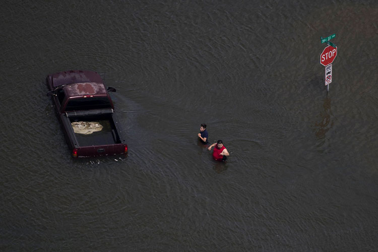 Al menos 6 mexicanos muertos tras paso de Harvey en Houston