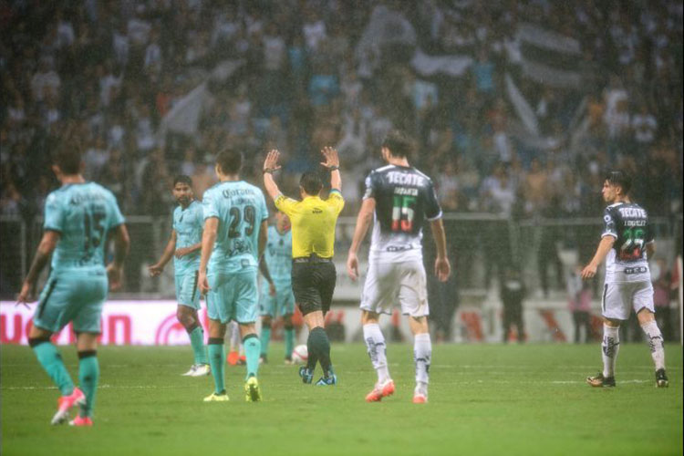 Suspenden juego entre Rayados y Santos por lluvia