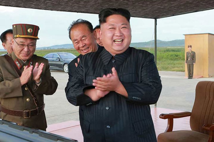 Corea del Norte amenaza con derribar aviones de EU