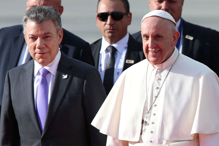 Santos agradece al Papa por promover reconciliación