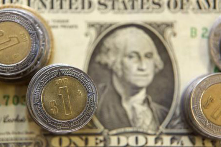 El peso ‘intimida a el dólar