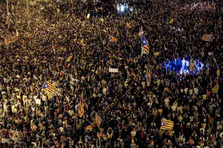Ofensiva de Rajoy para neutralizar el referendo catalán