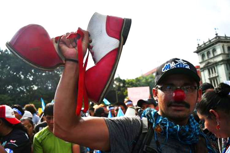 Crece el repudio contra el presidente de Guatemala