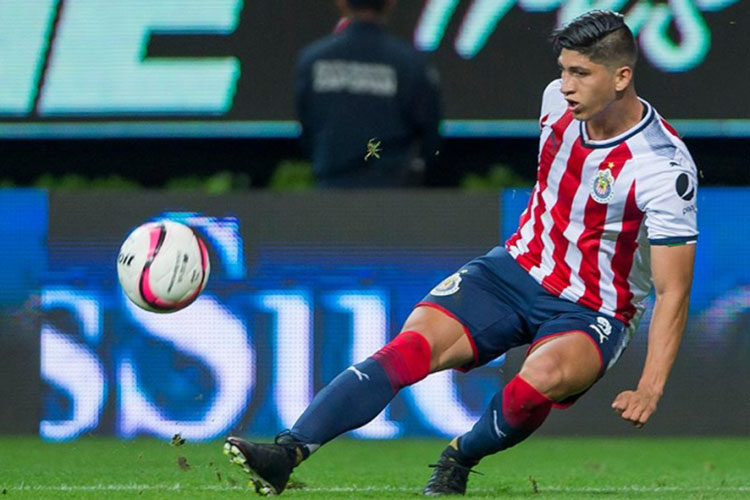 Se enfrentan Tigres y Chivas con Pulido listo
