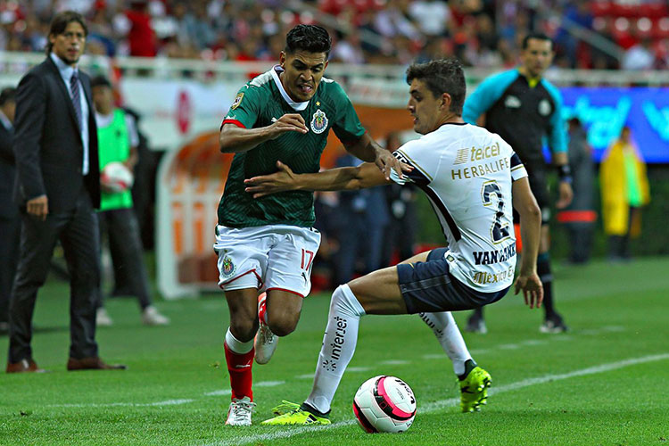 Chivas empata con Pumas