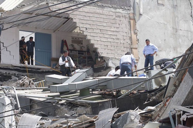 Al menos 139 muertos por sismo de 7.1 grados