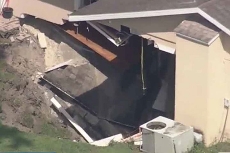Un hueco se traga una casa en Florida