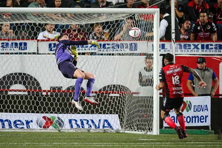 Marchesín salva el empate para el América ante Xolos