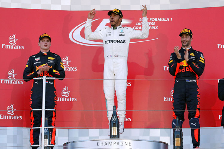 Lewis Hamilton gana en Japón y es líder en Fórmula 1