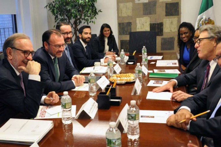 Videgaray logra ampliar servicios legales a inmigrantes en EU