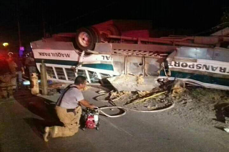 Siete muertos y 40 heridos deja volcadura de camión en Reynosa