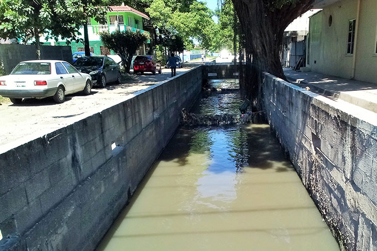 Aguas negras de COMAPA Tampico provocan enfermedades en Madero