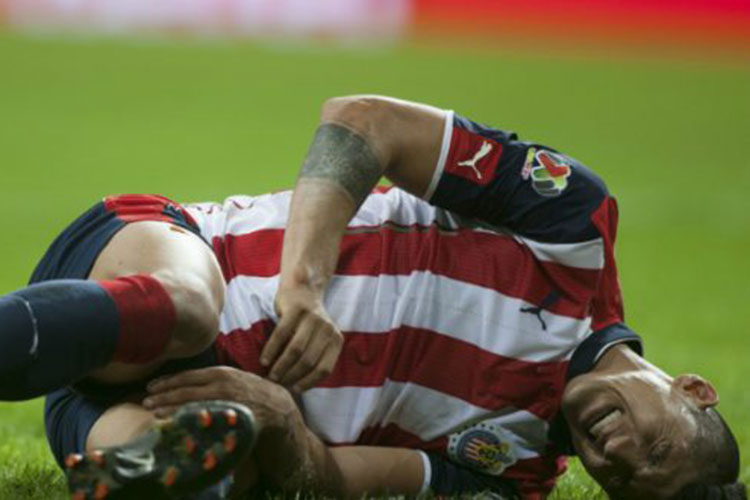 Alan Pulido, fuera de dos a tres semanas