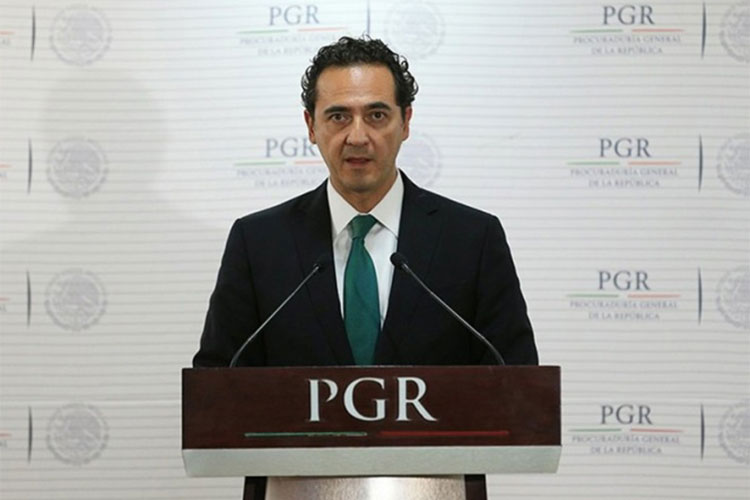 Rechaza PGR que en Los Pinos ordenaran destituir a Santiago Nieto