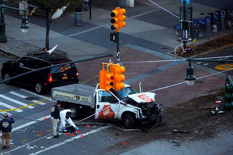 Suman 8 muertos por atropello en NY; alcalde confirma atentado