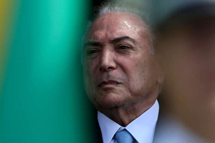 Hospitalizan a presidente de Brasil; Congreso debate su futuro