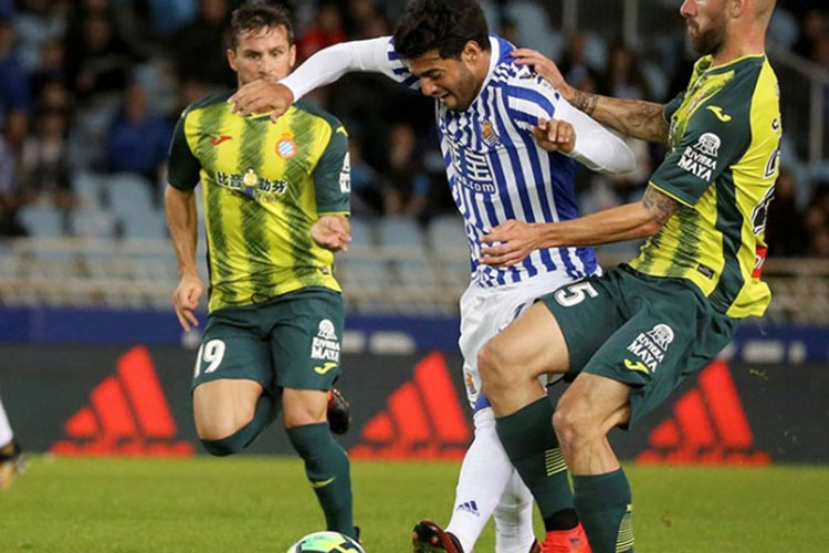 Vela prefirió los dólares que Chivas