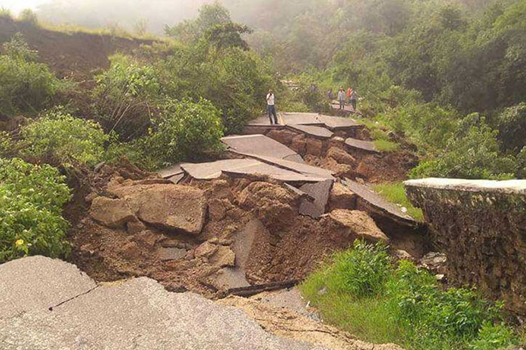 Colapsa carretera en Chiapas y afecta a 7 municipios
