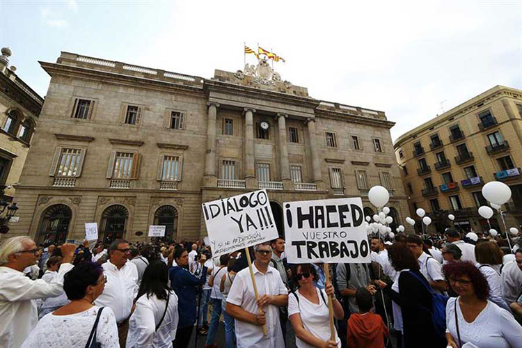 Españoles claman por diálogo con Cataluña