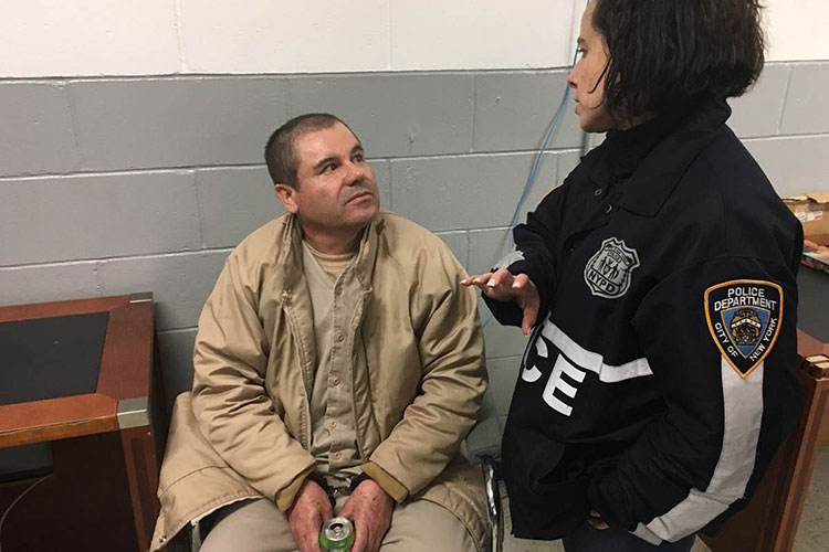 ‘El Chapo’ tiene comunicación con abogado y un sacerdote