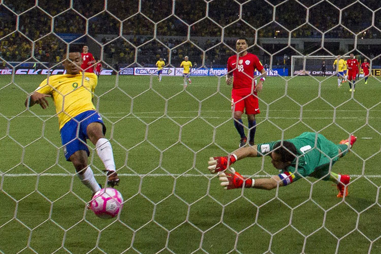Brasil golea 3-0 a Chile y los deja fuera del Mundial