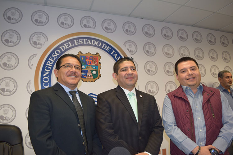 Festejan panistas renuncia de Rangel al PVEM