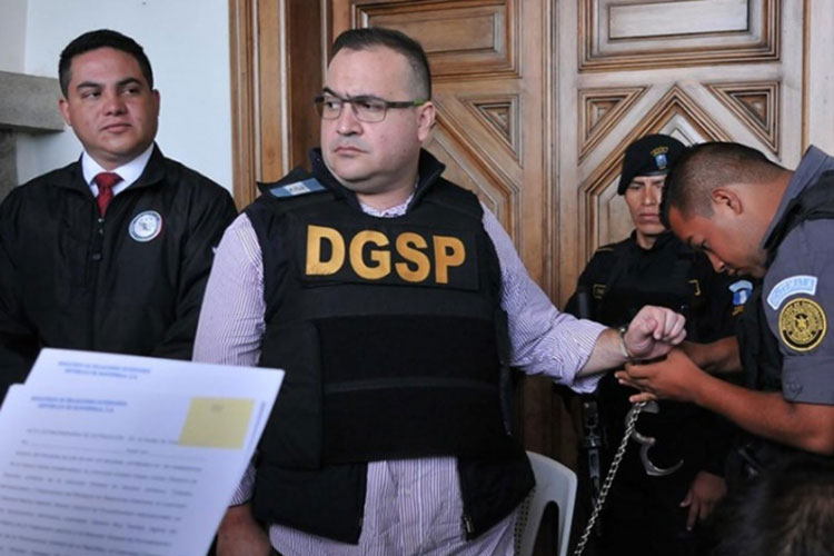 Pesan 21 denuncias más contra Javier Duarte