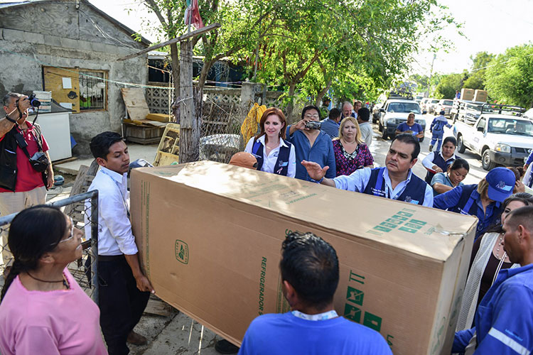 Reanuda gobierno municipal la entrega de enseres domésticos