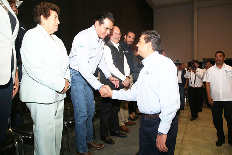 Participa alcalde en la firma del convenio con el CONEVAL