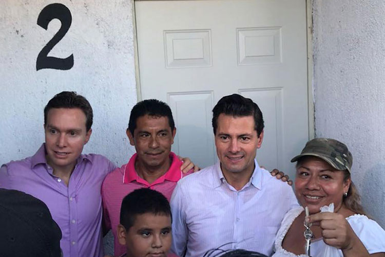 Entrega Peña Nieto casas a damnificados por sismo en Chiapas