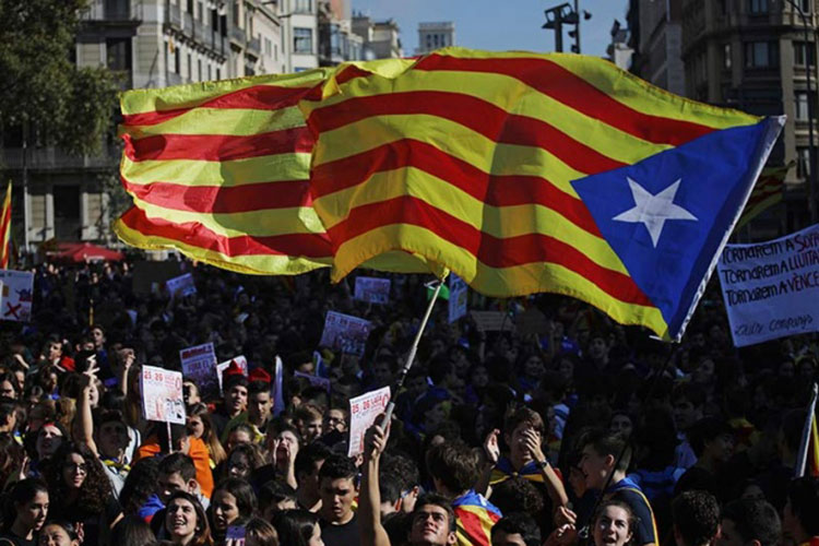 Se desdice AP, Puigdemont aún no decide sobre Parlamento